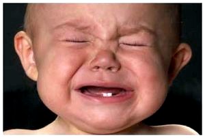 Почему плачет грудной ребенок? Причины плача новорожденных